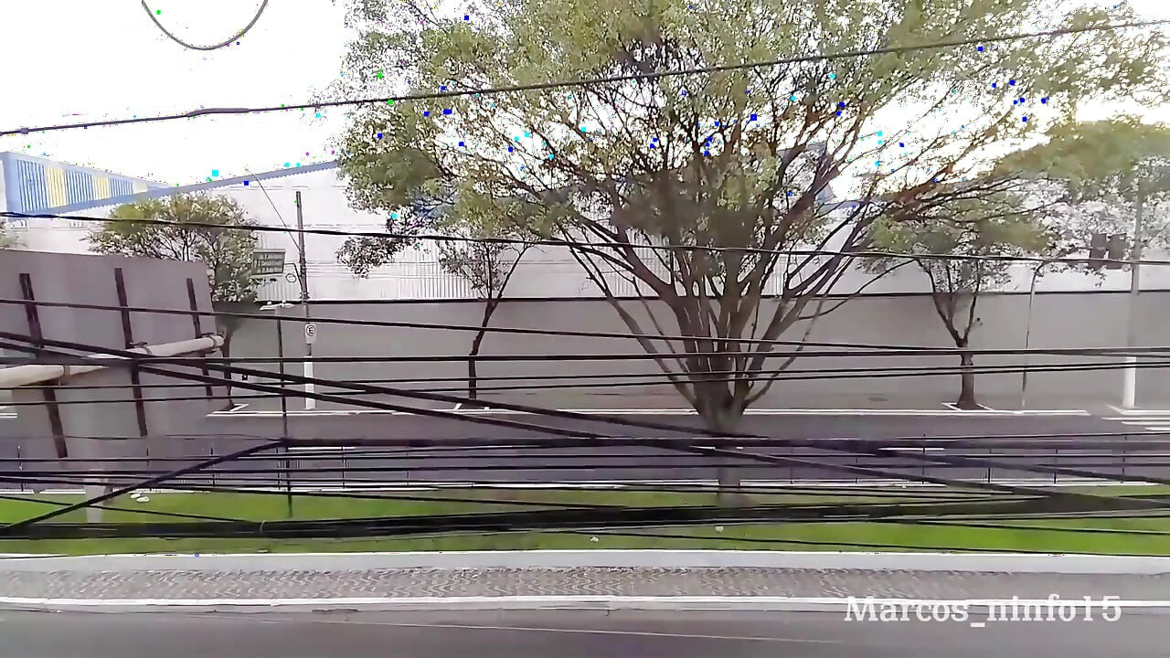 首都に旅行して2つ星ホテルに泊まりました!夜、最悪のホテルでシャワーを浴びました