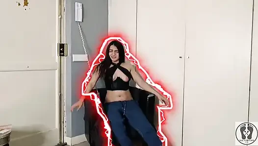 Haus der hintern wurde auf dem stuhl elektrobeschnitten