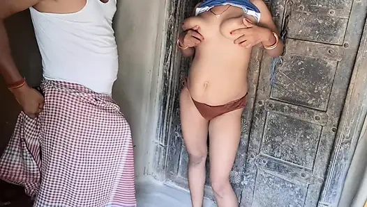 Дези бхабхи проливает воду