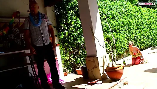Büyük memeli orta yaşlı seksi kadın ve üvey amca ile sapık parti