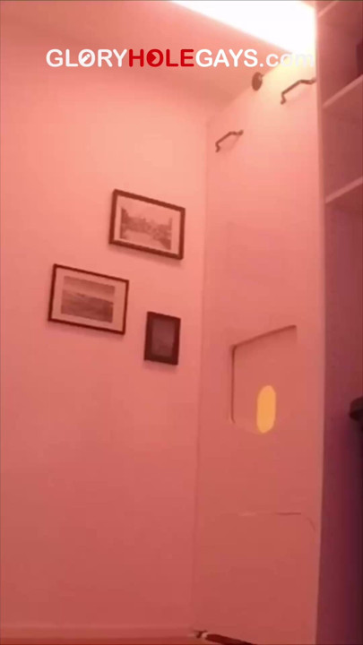 Dövme, piercing ve sonra onu itti. Bu adam da kim?