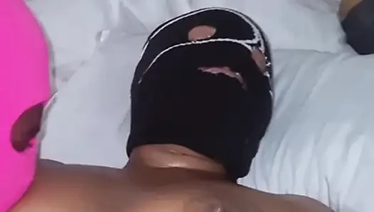 Aku ngentot memek ibu tiriku di kamarnya