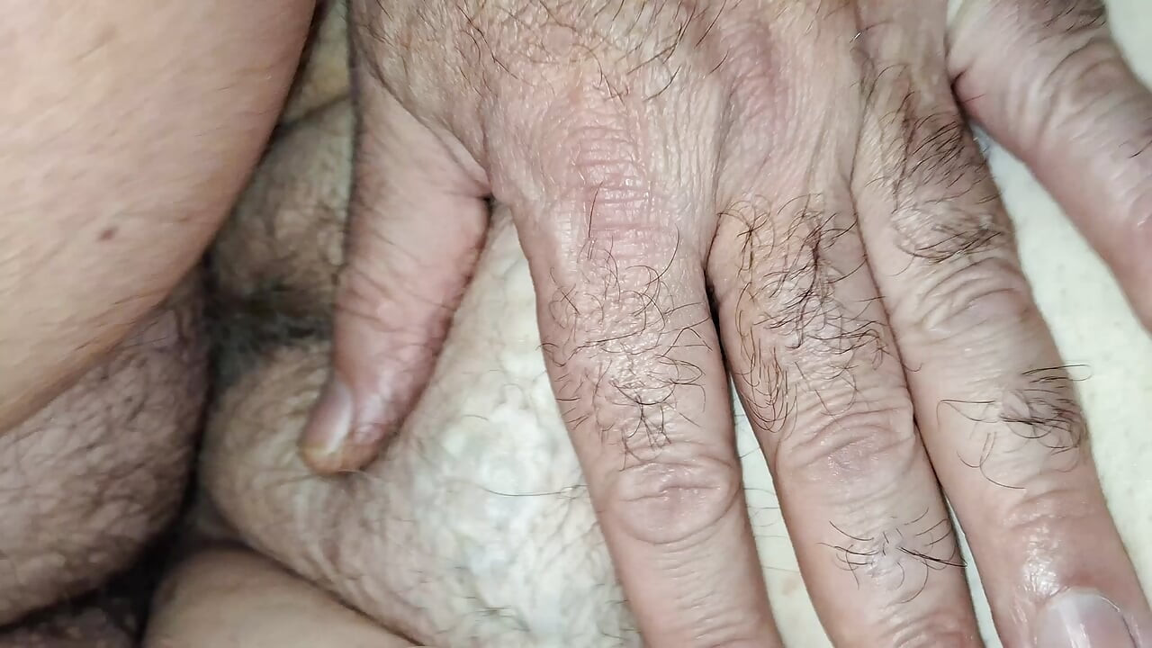 अच्छी लंड चुसाई के बाद नानी मेरे लंड की सवारी करती है