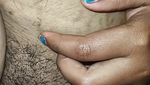 Gadis desa india lagi asik ngasih hadiah