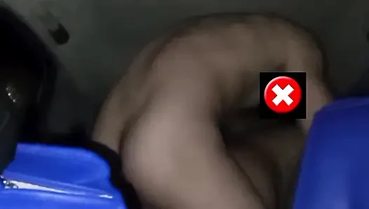 Der beste Sex im Auto und draußen regnet es!