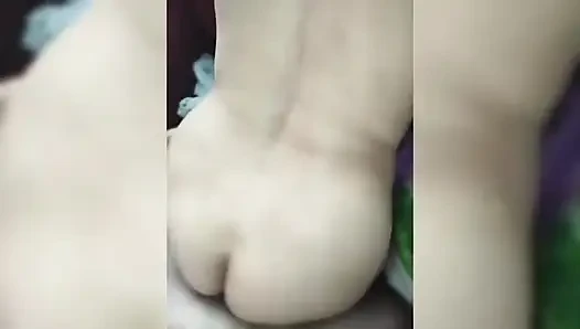 Pantat montok cewek ini dicrot sperma hangat! Memek berbulu dientot habis-habisan sama kontol besar