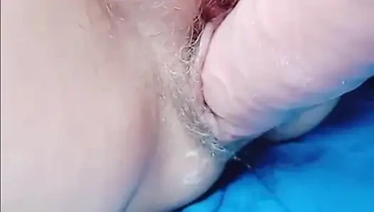 Sabrinahole, erdbeere, banane, sauersahne und ein neues riesiges spielzeug in ihrem saftigen pfirsich