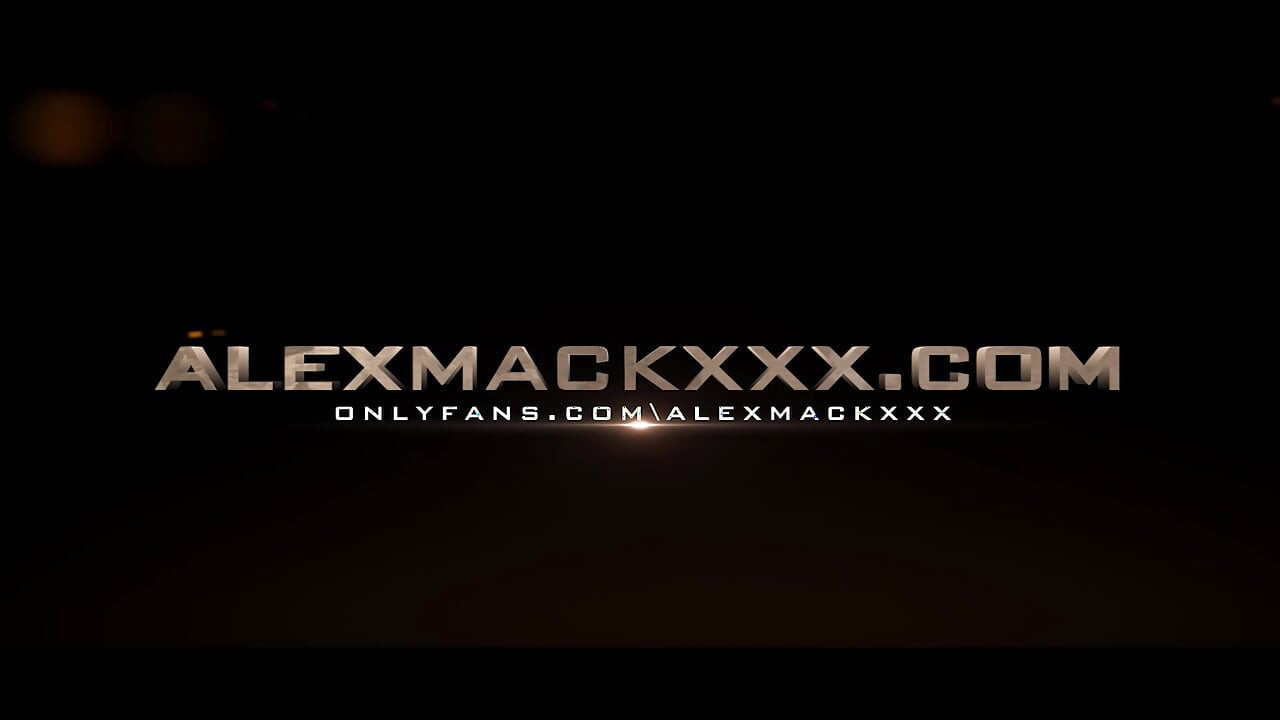 完璧な胸を持つホットなブロンドがきつい穴を突かれる