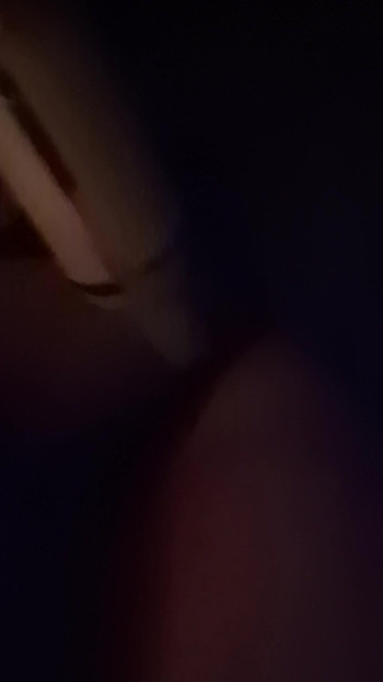 Crossdresser se voli igrati noću x
