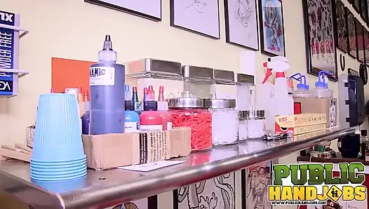 Miatsu si cewek nakal bertato suki lagi asik ngocok kontol