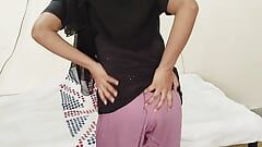 Gagică lesbiană asiatică cu fundul mare și sexy
