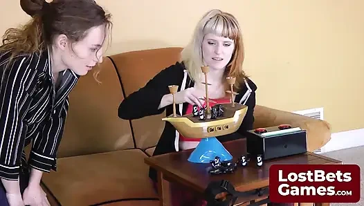 Striptiz korsan penguenleri oyun deneyimi hoş değil