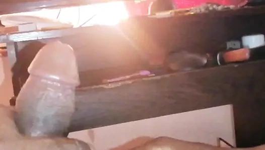 Aku baru datang ke sri lanka untuk mengunjungi perantsku, mereka punya pembantu baru yang pengen ngentot aku habis-habisan