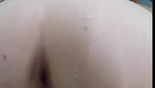 POV-blondine mit kleinen titten lutscht riesigen schwanz und wird dann von hinten besahnt