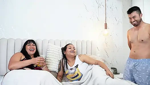 Мой Гей-друг В Итоге Устраивает Тройничок С Моим Другом, А Я Наполняю Свою Грудь Его Молоком