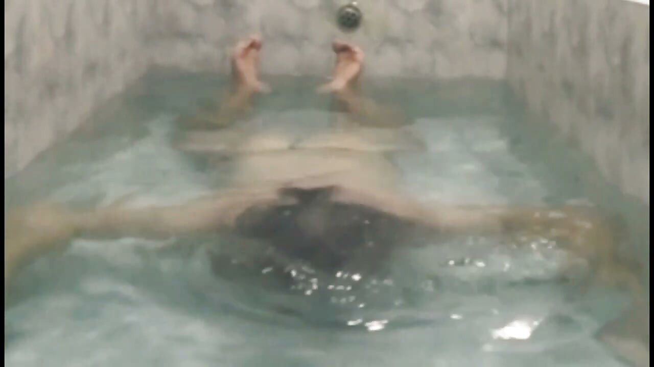 Bandar sissy underwater flexible bath with orgasm