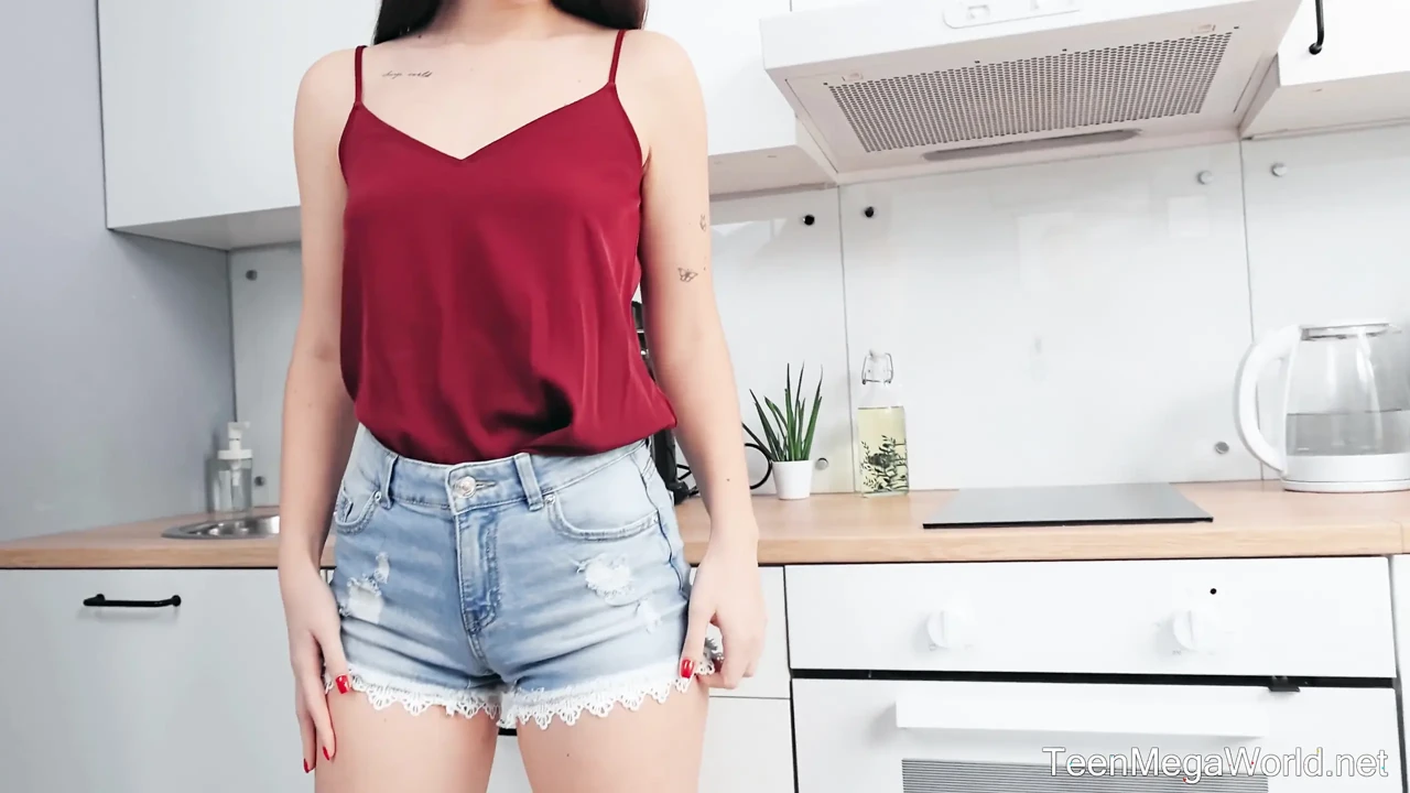 Hottie Rubs Pussy to Orgasm
