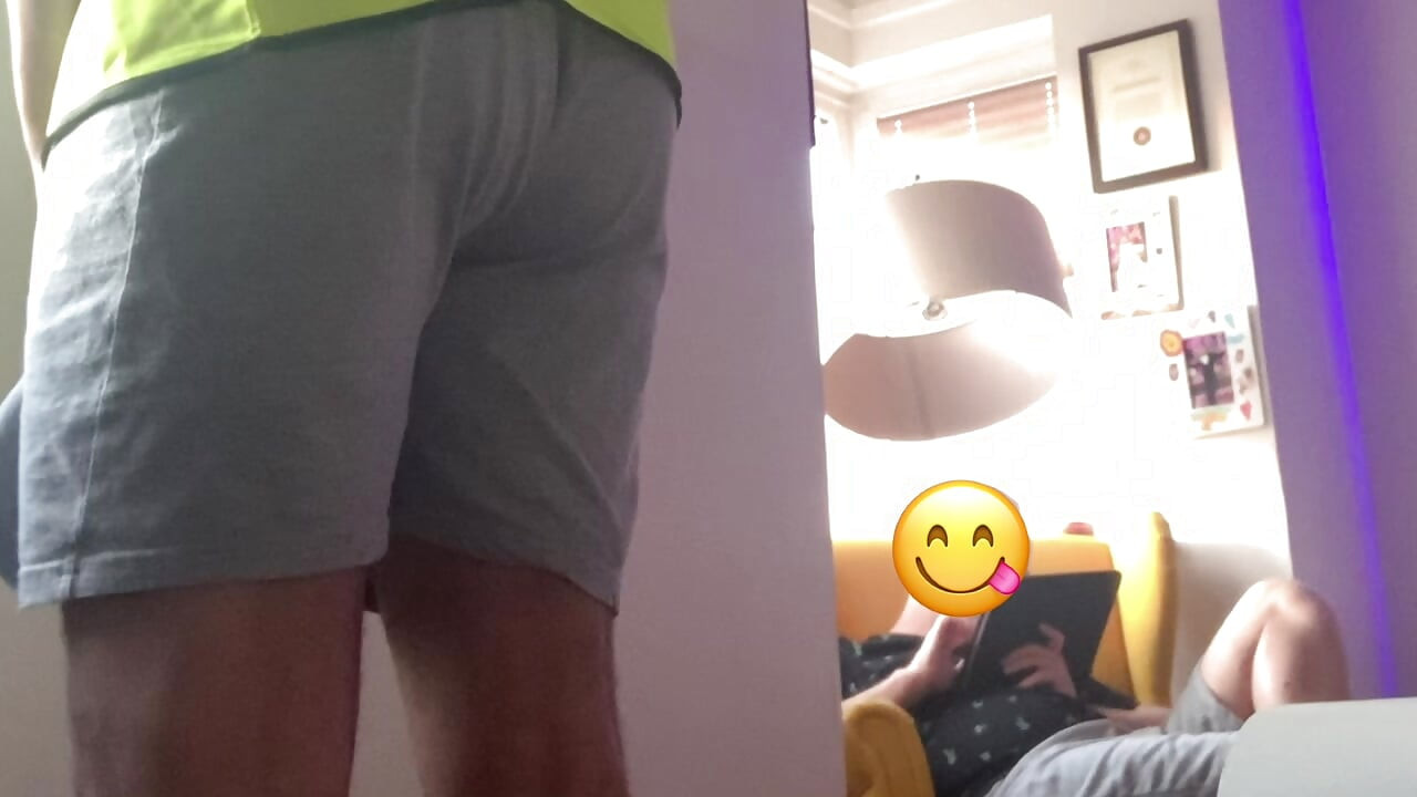 While painting the wall, I got horny and wanked in front of my friend.