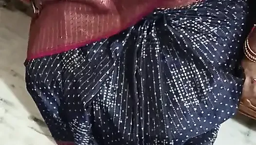 Hintli güzel ev sahibi teyze kira için sikişiyor