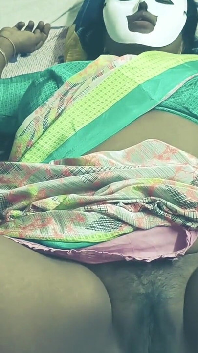 デシの巨大な胸の女の子が幽霊に犯される |クリップ1