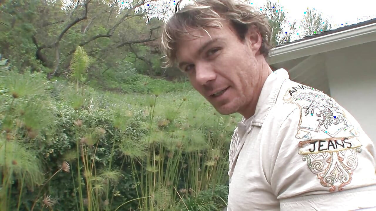 فتاة شقراء شابة تركب الزب