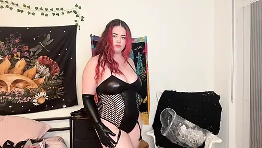 Tüm iç çamaşırlarımı deniyorum - striptiz, sikişmeye çalış, çıplak