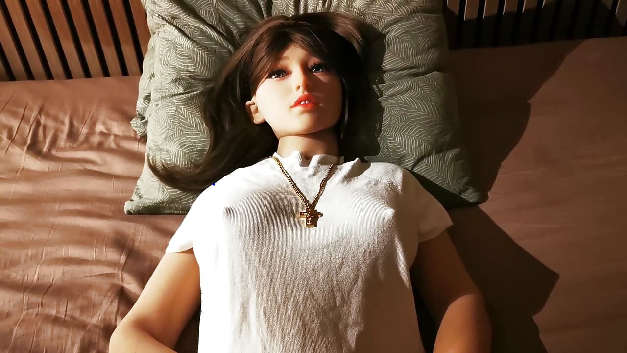 Funwest Doll Chloe has to pay the rent - with AI sequences