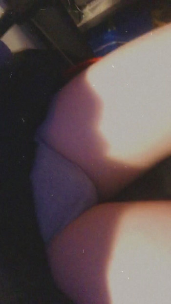 showing off my bulge and thighs
