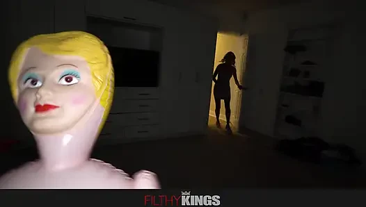Pis bakış açısı - sarışın üvey kız kardeş valentina dolce bakış açısı üvey erkek kardeş tarafından sikiliyor