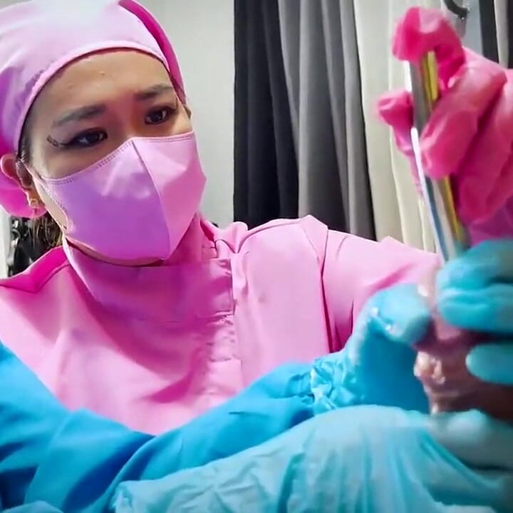 Penyiksaan budak seks oleh dominafire oleh wanita dominan