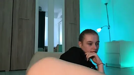 Jucielussie stretching full naked
