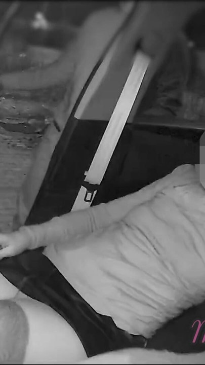 Perseguindo minha esposa no estacionamento público e masturbando um estranho na câmera de visão noturna - misscreamy | Clipe 3