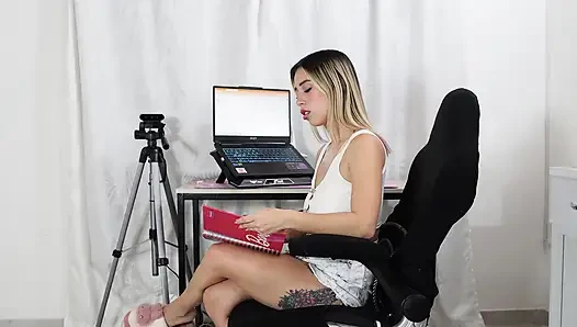 Sistem mühendisi karımın pornolarını izlemeye başlıyor -.-