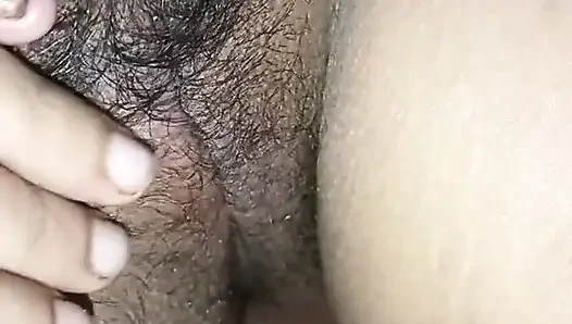 Desi Pooja Bhabhi Apni Chut Massage
