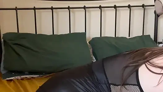 Memek sempit camelot si cewek sange ini lagi asik muasin memek sempitnya pakai buttplug kaca - close up - pov