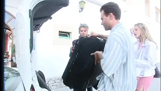 Sarışın hatun buharlı karşılaşmada taksi şoförünü baştan çıkarıyor