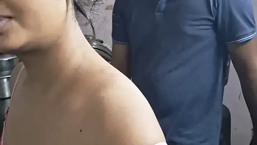 Sweetmegha Hintli yenge vajinasını parmakla baştan çıkarıyor ve devar tam sert Hintçe ses seksini tam gece yakaladı