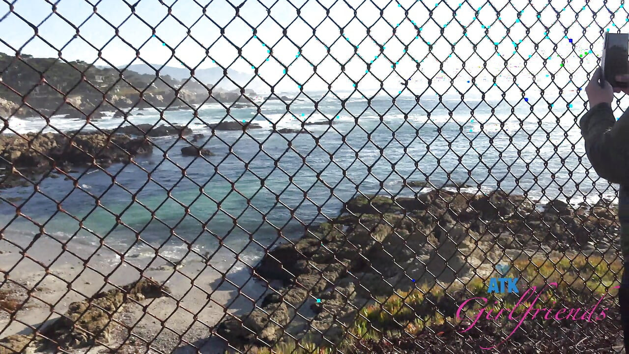 你和Imani繼續遠洋旅行，然後她給你一個完整的手淫，足交和口交，最後以你結束。