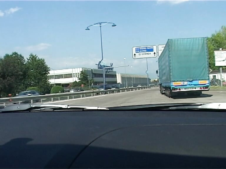 Beuatiful İtalyan genç erkek avcısı sizi sikmeyi ve çifte sikişmeyi seviyor