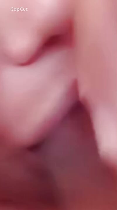 بلوجاب خوشمزه با مکیدن بیضه‌ها