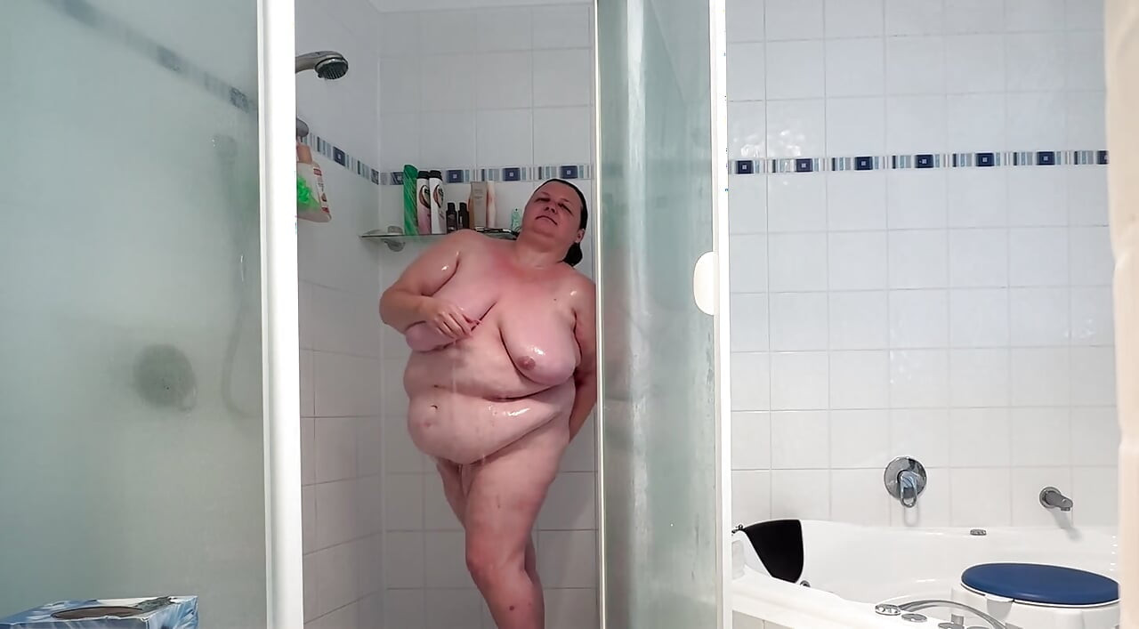 Eheschlampe in der dusche
