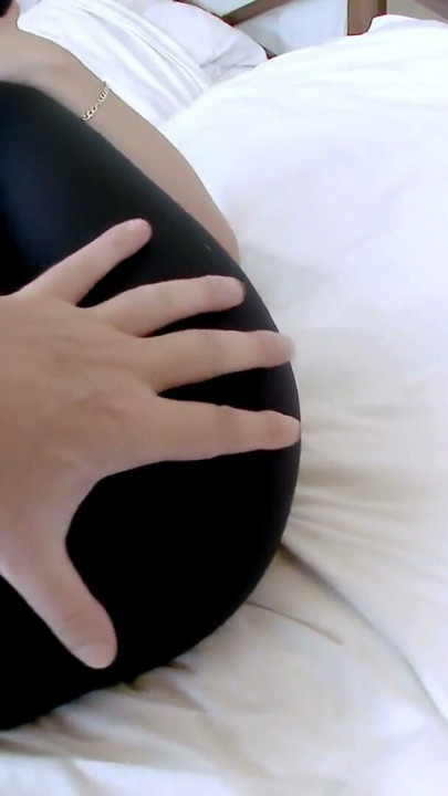 키하라 스트롱과 함께하는 슈퍼 섹시한 타이트 레깅스 입은 핫 라티나와의 섹스 | 클립 1