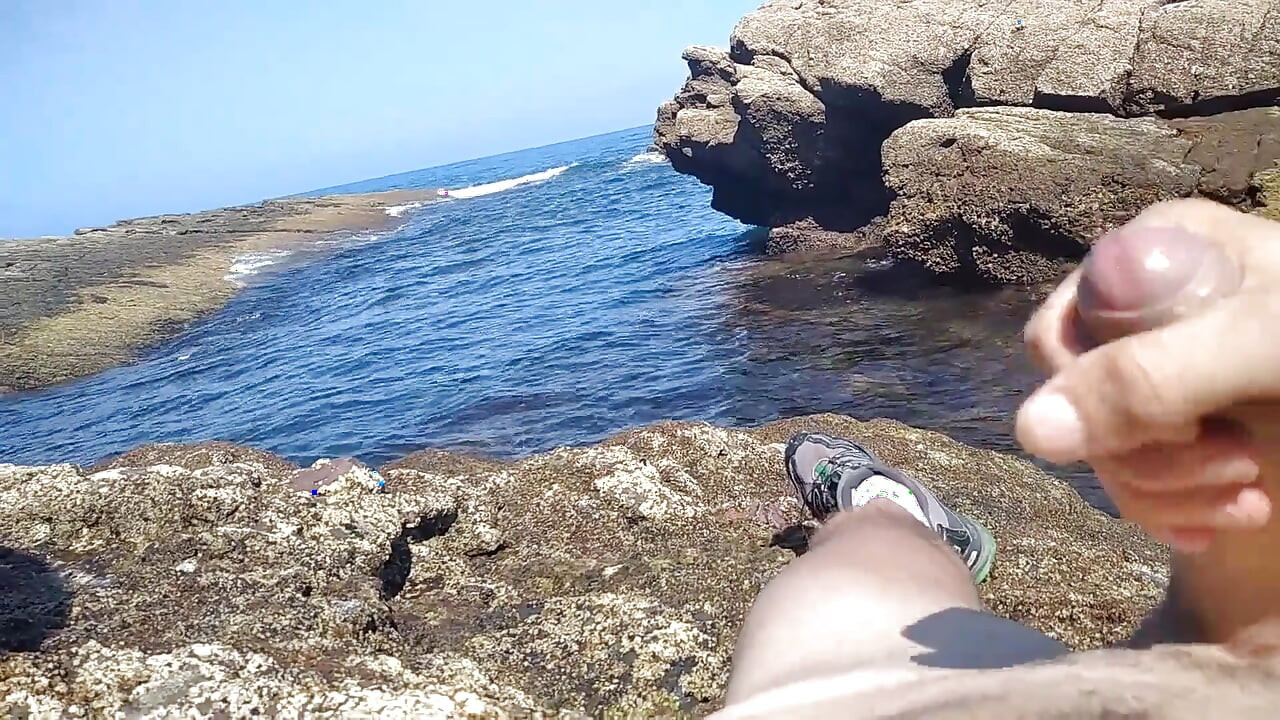 Jerking off a Big Hard Dick Overlooking the Sea in the Beach Cove Until He Cums