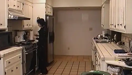 Geiles orales abenteuer in der küche der brünette