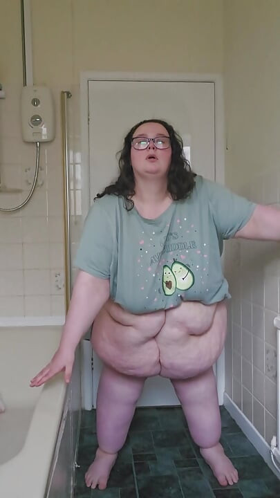 Goddess Bathroom Belly Play