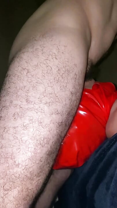 Im lặng trong khi tôi sử dụng cổ họng của bạn