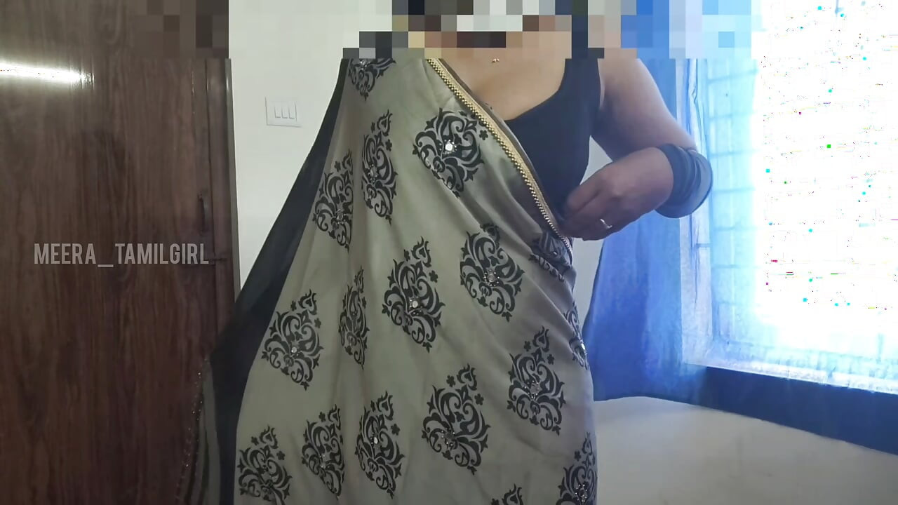 Step mom masturbate her step son when father went out
