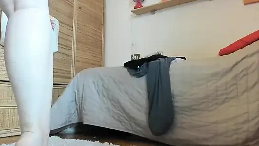 Güzel İtalyan orta yaşlı seksi kadın büyük lastik yaraklarla götünü parçalıyor