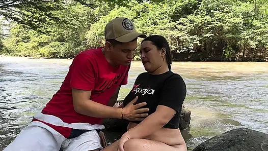 Ich habe im freien einen harten fick mit einem jungen unbekannten latino, nachdem ich mich nackt im fluss gesehen habe