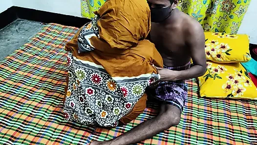 Desi chick enjoys a relaxing bath